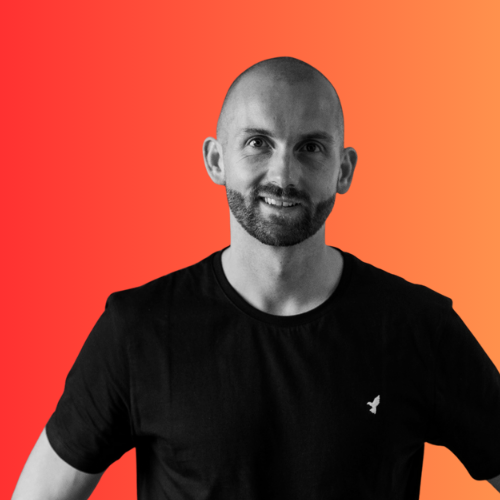 Friedrich Haensch ist Marketingleiter bei Digital Optimization und lächelt hier in die Kamera